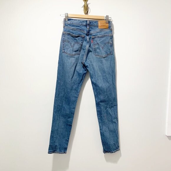 🌷SALE Levi’s Wedgie Jeans Size 24 90s Light Wash Button Fly Distressed - Picture 2 of 15